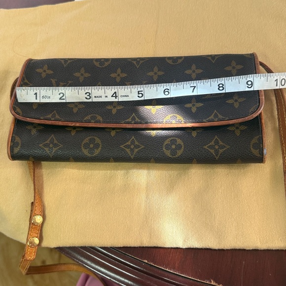 Louis Vuitton Dark Brown Monogram crossbody preloved - Picture 13 of 16